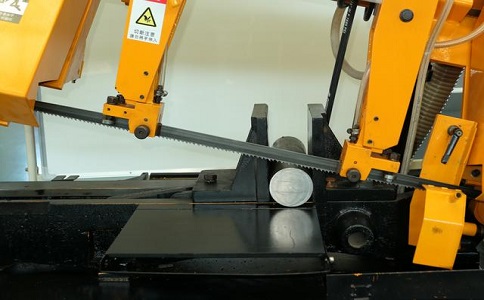 越西数控带锯床自动送料精度会出现偏差吗？